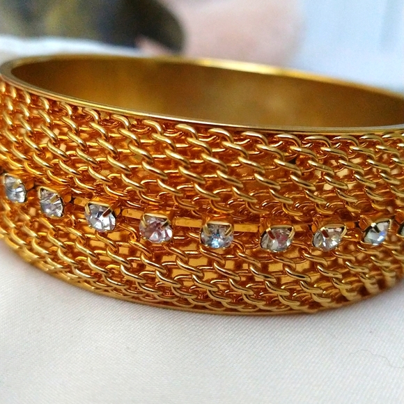 GORGEOUS Y2K GOLD PLATED CHUNKY BANGLE - Picture 5 of 5